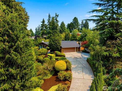 8626 Ne 26th Pl, Clyde Hill, WA, 98004-1608 | Card Image