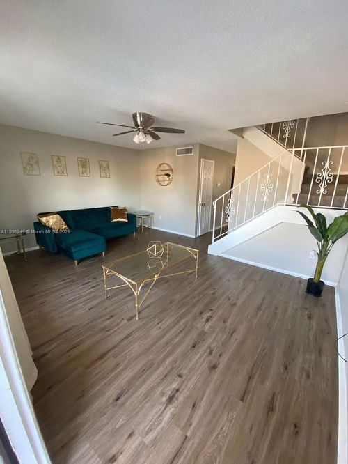6060-6060 Village Cir, Orlando, FL, 32822-4137 | Card Image