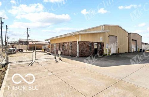 1457 Sunday Dr, Indianapolis, IN, 46217-9338 | Card Image