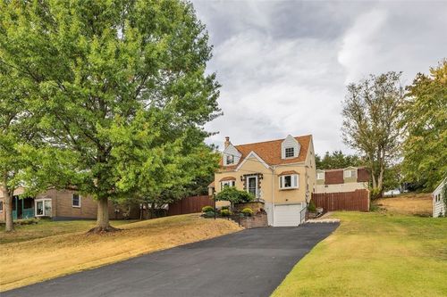 32 Wayne Ave, Jeannette, PA, 15644-3151 | Card Image