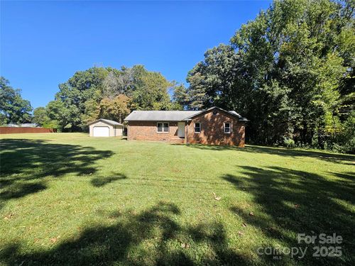 600 Touch Me Not Ln, Charlotte, NC, 28216-2753 | Card Image