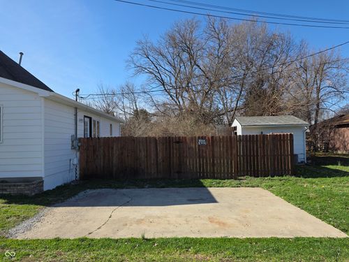 212 W Burnside Ave, Fairland, IN, 46126-9550 | Card Image