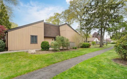 84 Strathmore Gate Dr, Stony Brook, NY, 11790-3061 | Card Image