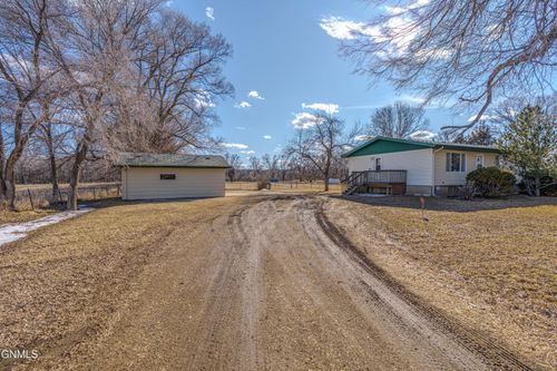4095 Sunny Ln S, Mandan, ND, 58554-5901 | Card Image