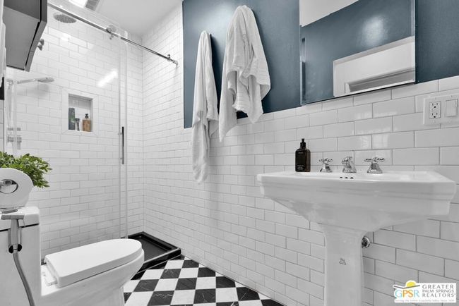 2 - 8319 Waring Ave, Condo with 2 bedrooms, 2 bathrooms and 1 parking in West Hollywood CA | Image 25