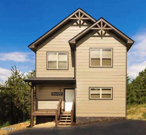 2045 Eagle Feather Dr, Sevierville, TN, 37876-0687 | Card Image