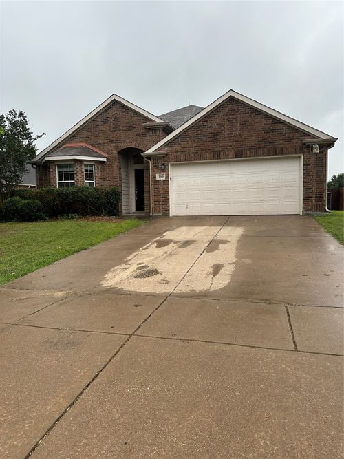 109 Fallen Rock Dr, Waxahachie, TX, 75165-8775 | Card Image