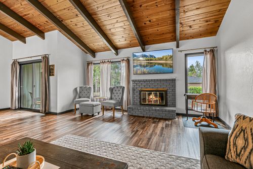 1418 Appleton Cir, Medford, OR, 97504-7519 | Card Image