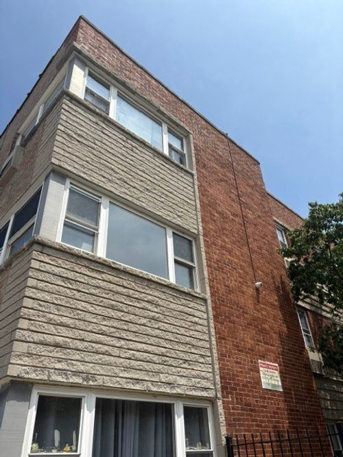 3e-2411 W Balmoral Ave, Chicago, IL, 60625-2368 | Card Image