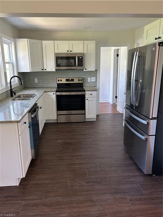 Kitchen all appliances convey | Image 5