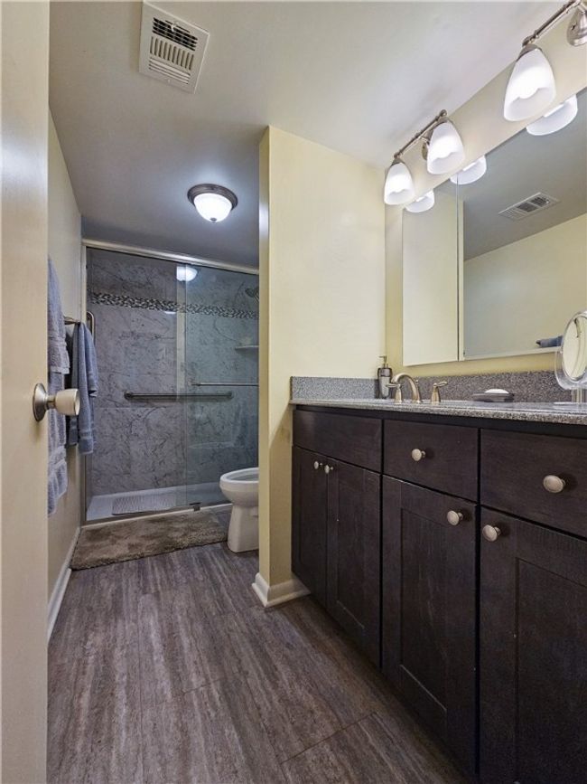 APT-209E - 2120 Greentree Rd, Condo with 2 bedrooms, 2 bathrooms and null parking in Pittsburgh PA | Image 7