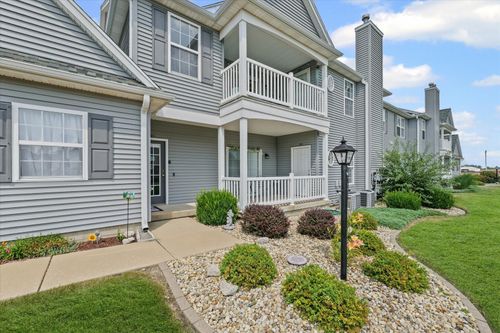 apt-101-3042 E Stillwater Lndg, Urbana, IL, 61802-9453 | Card Image