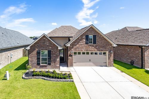 812 Beaumont Dr, Gonzales, LA, 70737-8647 | Card Image