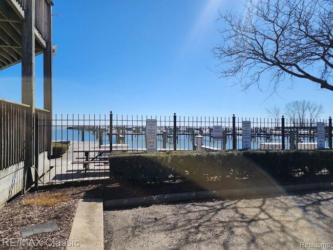 UNIT-301 - 37512 Jefferson Avenue, Condo with 2 bedrooms, 2 bathrooms and null parking in Harrison Charter Township MI | Image 7