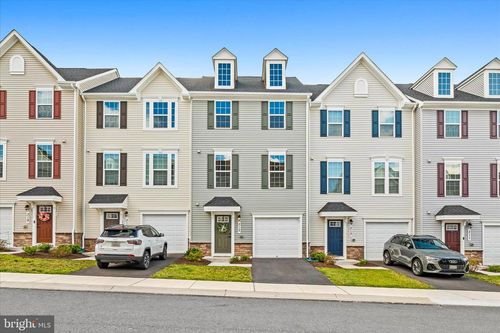 315 Pemberton Park Ln, FREDERICK, MD, 21703-4909 | Card Image