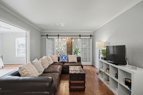 apt-102-7575 Katy Fwy, Houston, TX, 77024-2118 | Card Image