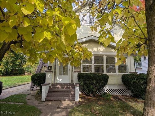 526 Wooster Rd N, Barberton, OH, 44203-1901 | Card Image