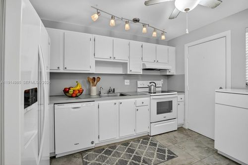 apt-407-3050 Ne 16th Ave, Oakland Park, FL, 33334-5228 | Card Image