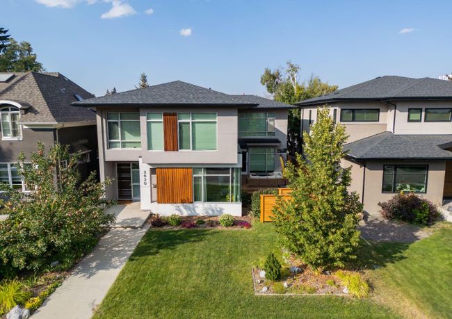2820 12 Avenue Nw, Home with 4 bedrooms, 3 bathrooms and 2 parking in Calgary AB | Image 2