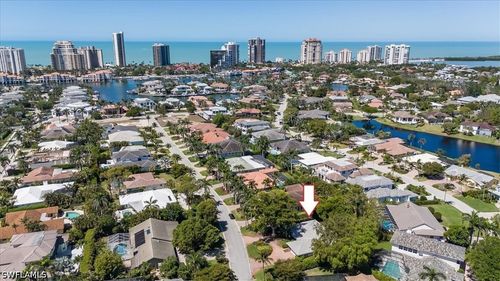 587 Parkwood Ln, NAPLES, FL, 34103-8534 | Card Image