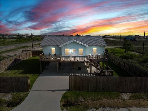 568 W Post Oak Ln, Rockport, TX, 78382-8038 | Card Image