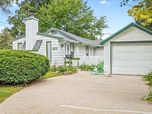 324 River Park Rd, Loves Park, IL, 61111-4540 | Card Image