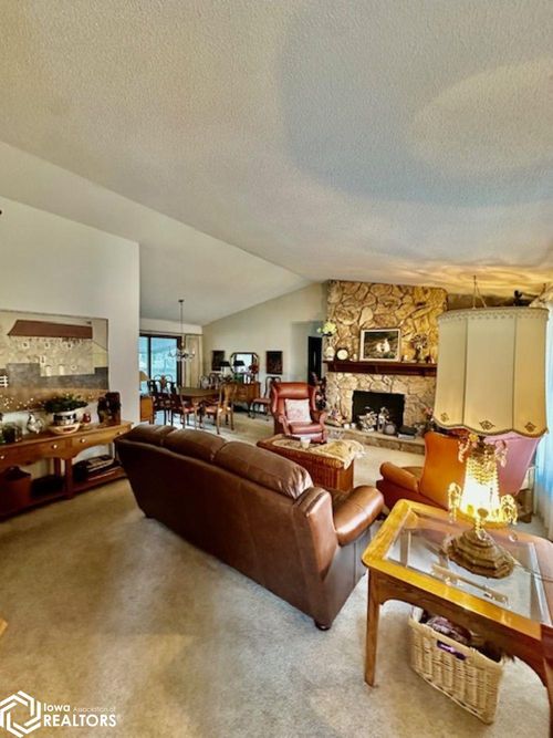 2906 Cathmar St, Burlington, IA, 52601-1526 | Card Image