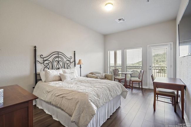 UNIT-304 - 20 Tapatio Dr E, Condo with 2 bedrooms, 2 bathrooms and null parking in Boerne TX | Image 9