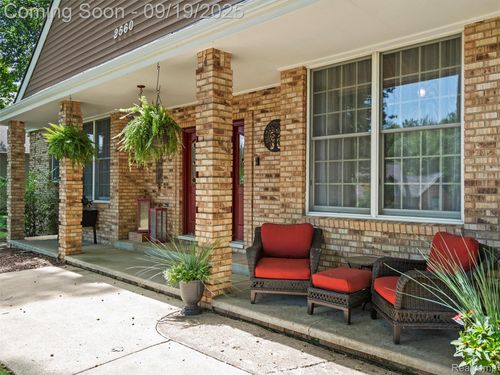 2560 Darren Dr, Washington Township, MI, 48094-1004 | Card Image