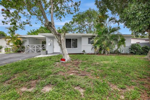 311 Sw 68th Ter, Pembroke Pines, FL, 33023-1157 | Card Image