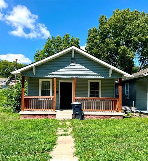 4144 Flora Ave, Kansas City, MO, 64110-1332 | Card Image