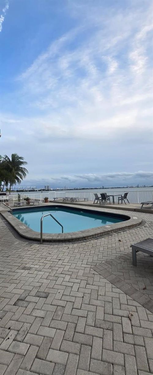 apt-405-2016 Bay Dr, Miami Beach, FL, 33141-4421 | Card Image