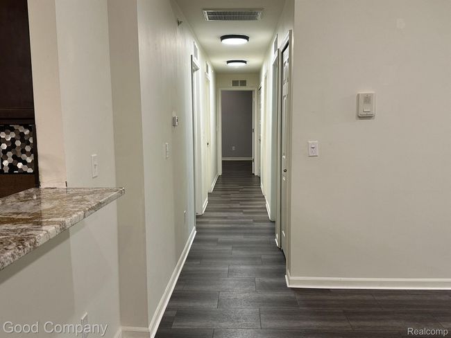 29603 Fox Run Cir, Condo with 3 bedrooms, 2 bathrooms and null parking in Warren MI | Image 4