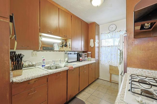 4026 N Bonita Street, Home with 6 bedrooms, 3 bathrooms and 9 parking in Spring Valley CA | Image 12