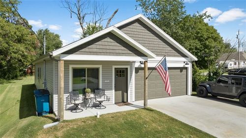 708 2nd Ave Sw, Gravette, AR, 72736-9747 | Card Image