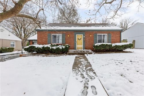 11 E Navajo Ln, Kansas City, MO, 64114-3009 | Card Image