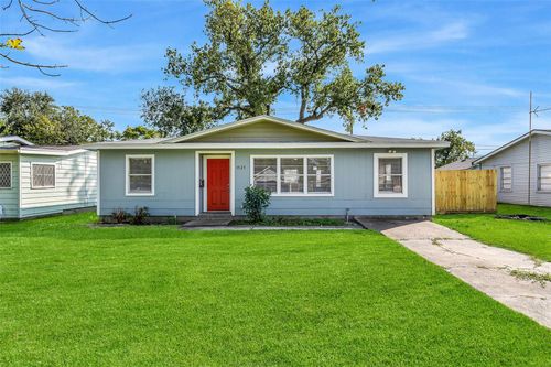 1525 Wayside Dr, Texas City, TX, 77590-8454 | Card Image