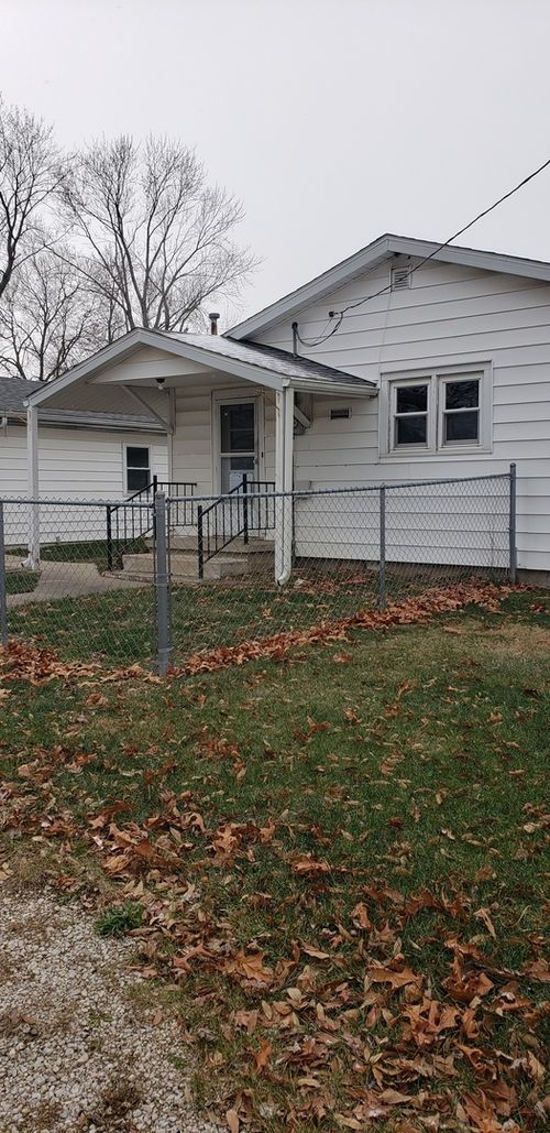 624 E Blackburn St, Paris, IL, 61944-1202 | Card Image
