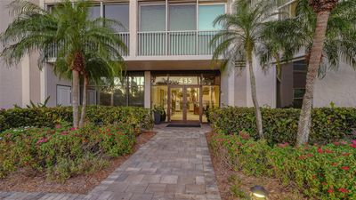 1006 - 435 S Gulfstream Avenue, Condo with 2 bedrooms, 2 bathrooms and null parking in Sarasota FL | Image 3