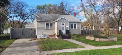 319 16th St N, Moorhead, MN, 56560-2233 | Card Image