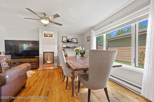 c-2176 Corner Creek Ln, Jackson, WY, 83001-9200 | Card Image