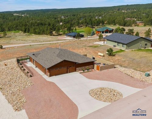 318 Falcon Dr, Hot Springs, SD, 57747-3203 | Card Image