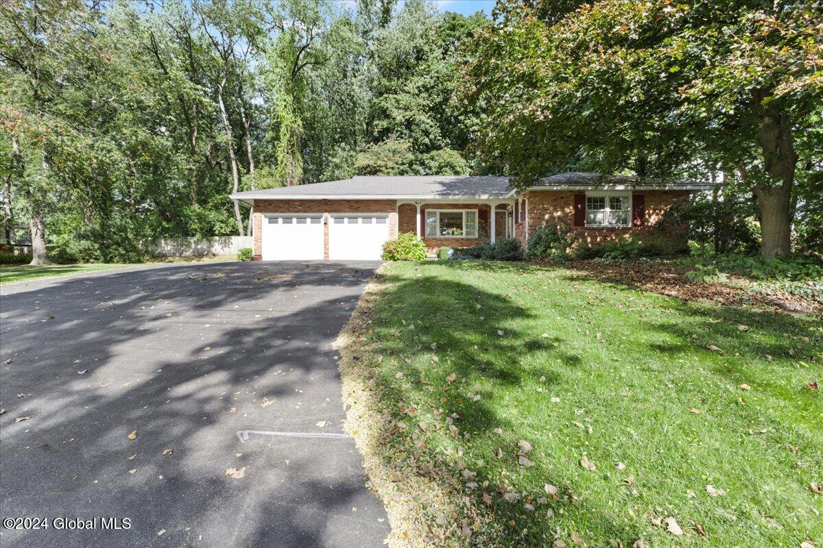 Ichabod Ln, Albany, NY 12211