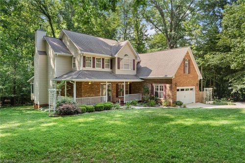 222 Bear Run Ln, Kernersville, NC, 27284-9840 | Card Image