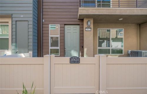 20625 Desert Ash Ln, Winnetka, CA, 91306-1553 | Card Image