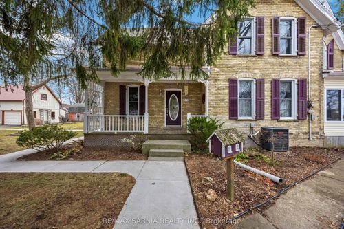 173 Paget St, Corunna, ON, N0N1G0 | Card Image