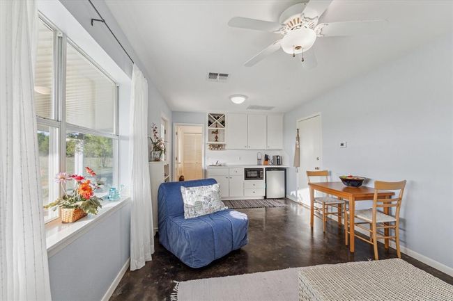 The guest room in the garage. | Image 22