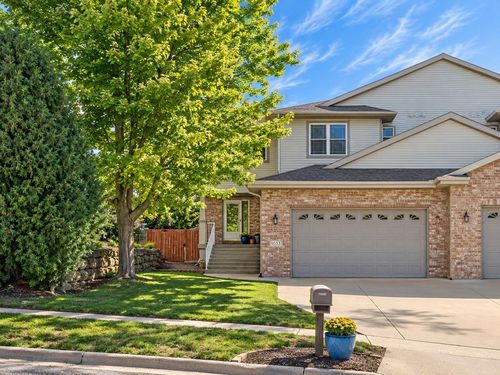1033 Vista Ridge Dr, Mount Horeb, WI, 53572-2355 | Card Image