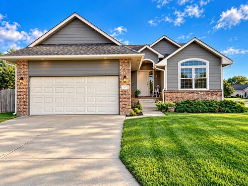 2 Ember Way Cir, Hesston, KS, 67062-9020 | Card Image