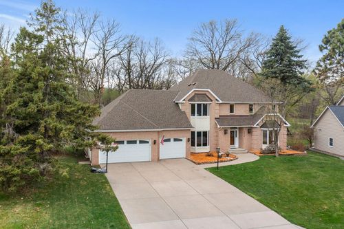 9376 Wedgewood Dr, Woodbury, MN, 55125-9302 | Card Image